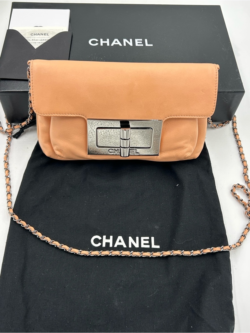 Women's CHANEL Peach Leather Turnlock Crossbody Bag made in Italy PRISTINE - Picture 3 of 10